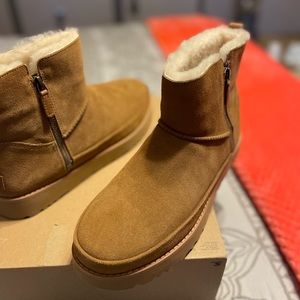 Misses BRAND NEW Uggs Classic Zip Mini- Chestnut